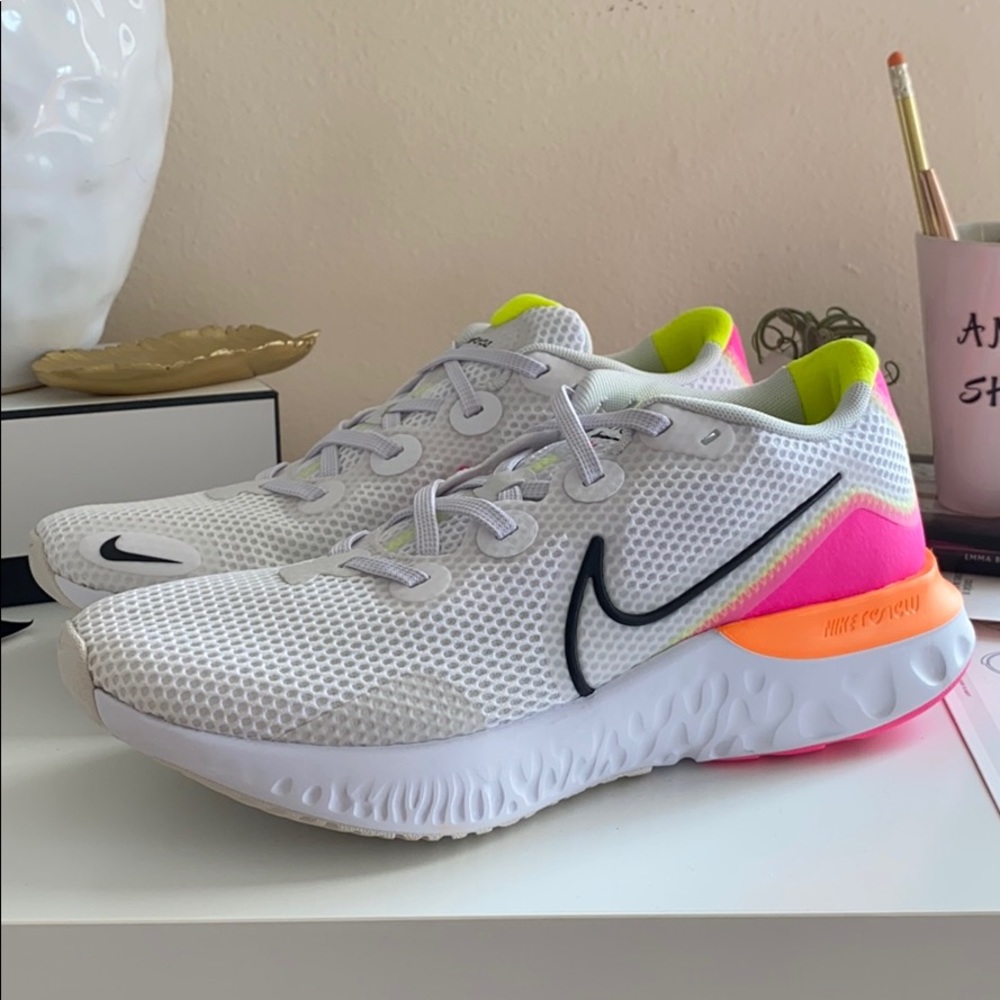 NWT Nike renew run white shoes - Picture 5 of 7